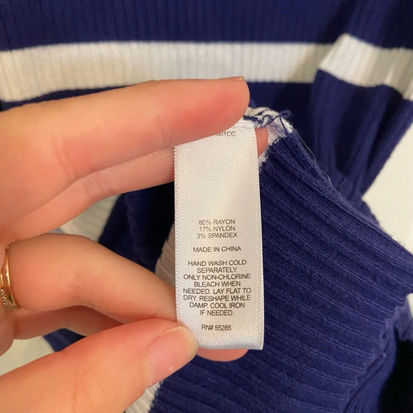 Express‎ women’s blue striped stretchy thin knit sweater — large - Picture 4 of 6